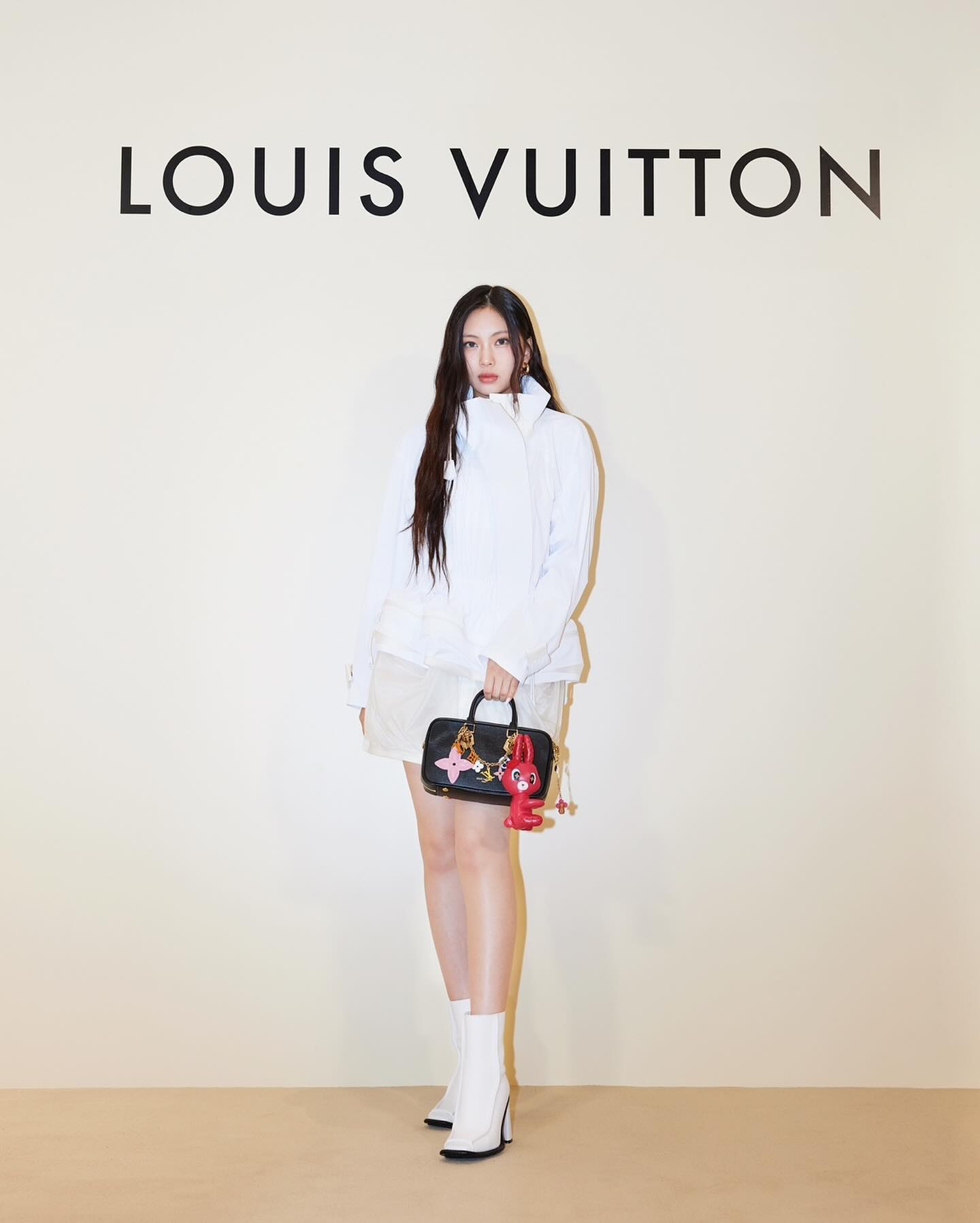 Louis Vuitton thời trang trắng