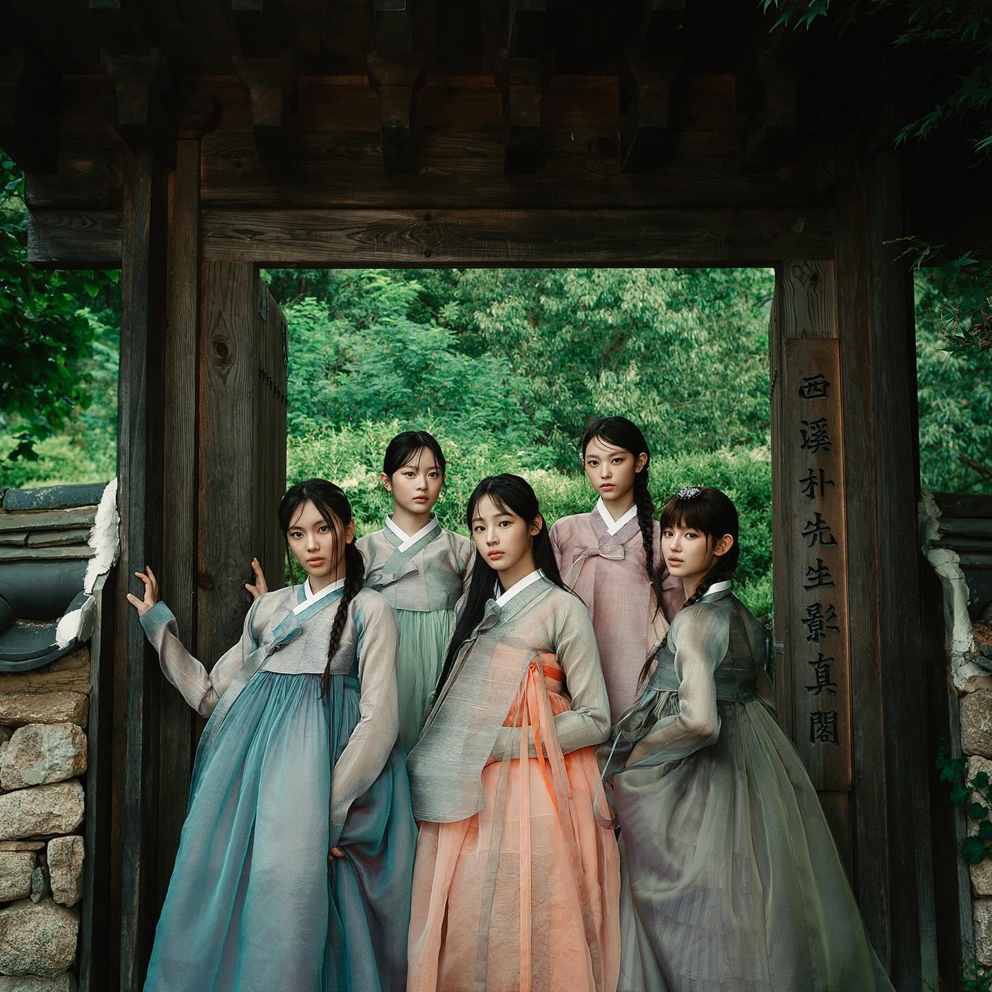 Offscreen thời trang hanbok