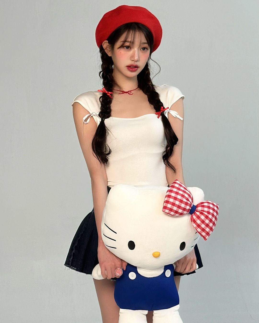 Wonyoung hello kitty