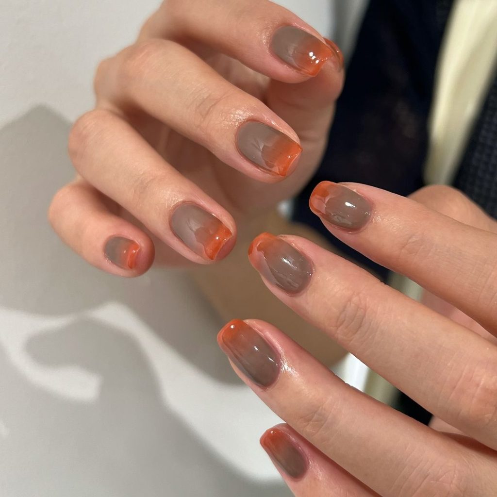 Mẫu nail sắc cam phối nâu trầm