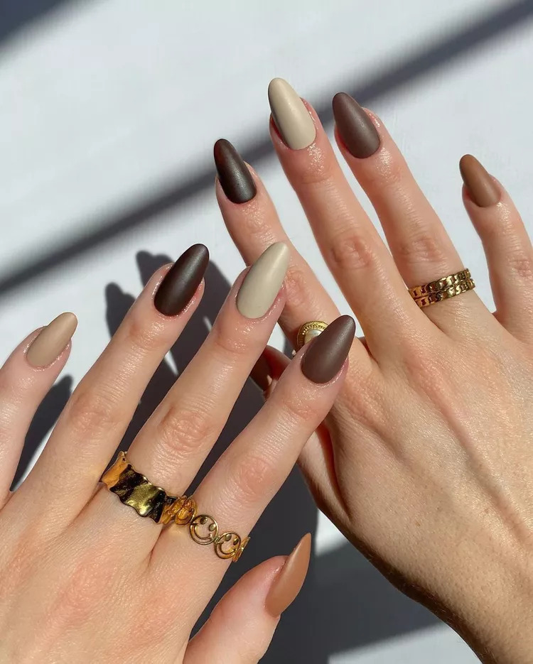 Mẫu nail xinh phối màu nâu chocolate