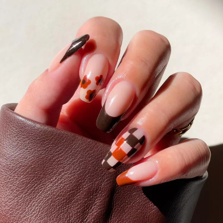 Mẫu nail họa tiết caro, hoa, và vẽ đầu móng