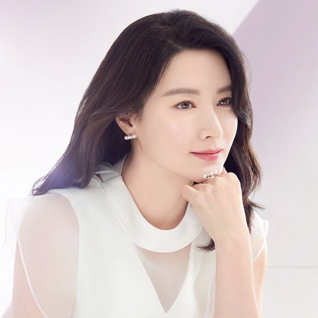 nữ diễn viên lee young ae