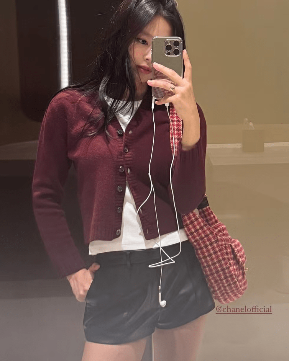 jennie diện cardigan chuẩn sao Hàn