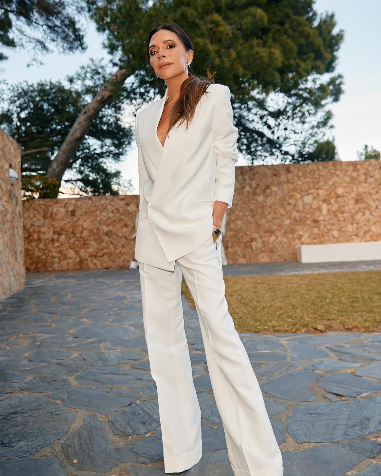 victoriabeckham diện suit trắng