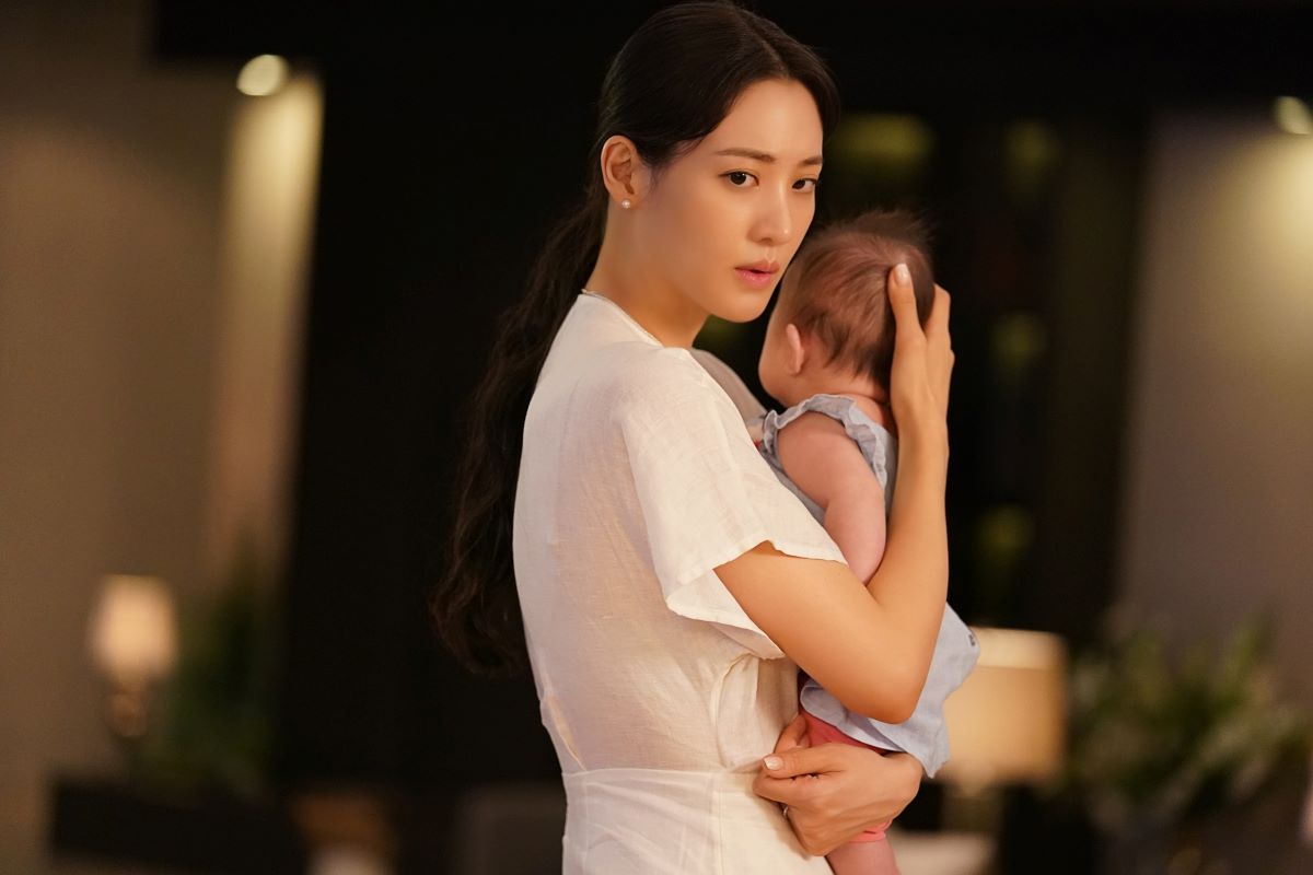 Claudia Kim trong Gia Đình Hoàn Hảo